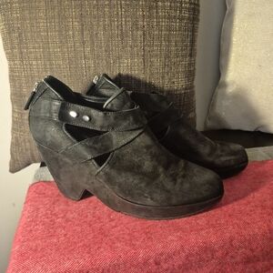 Eileen Fisher Watt Nubuck Leather Black Ankle Bootie 10